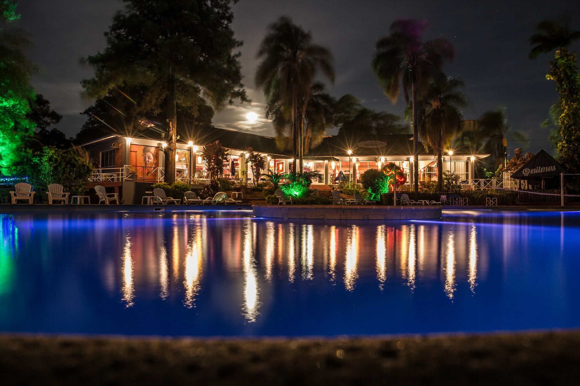 Tangoinn Club Iguazu Party Luxury Hostel Puerto Iguazú Kültér fotó
